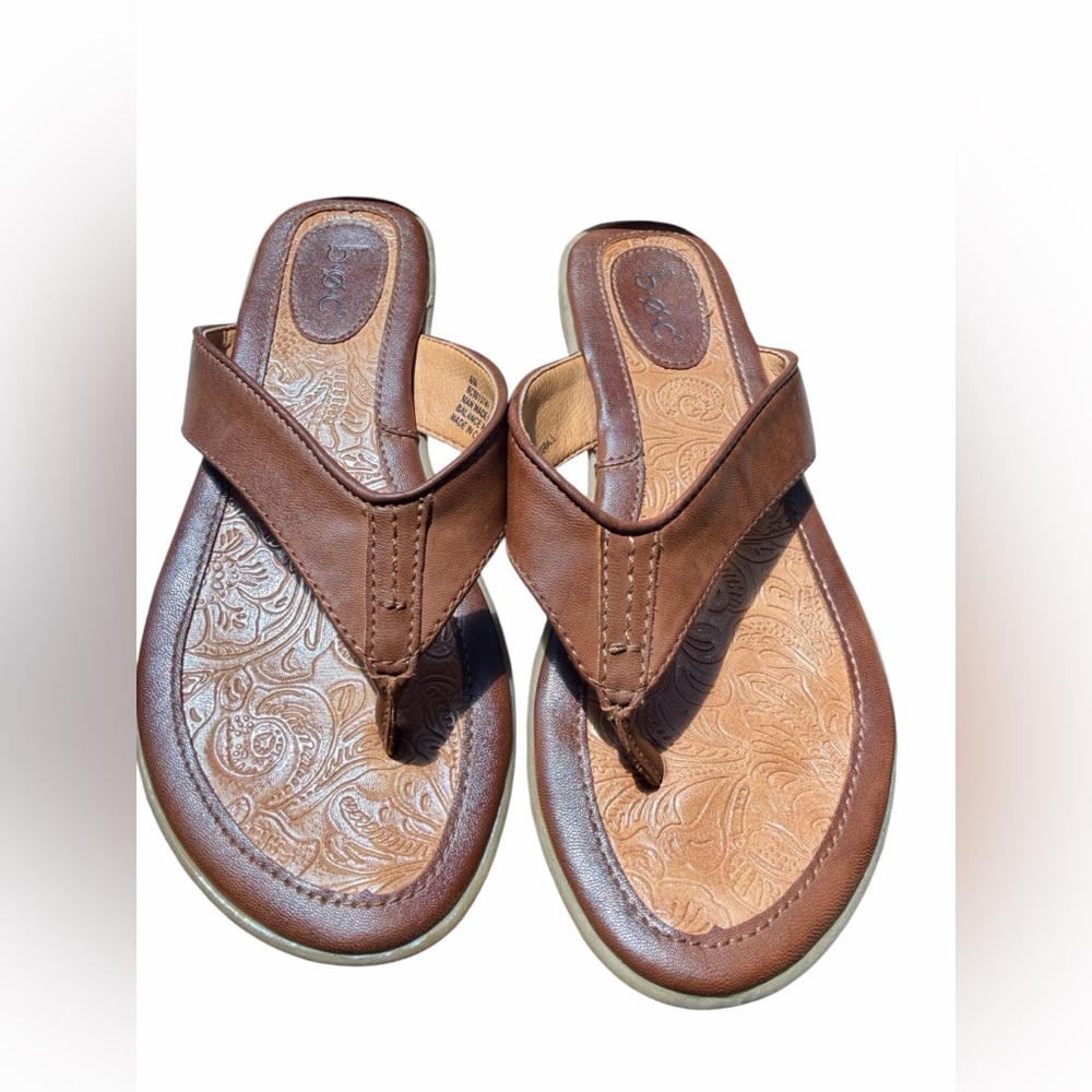 B. O. C Women's Brown Leather Sandals with Thong Strap Size 6M